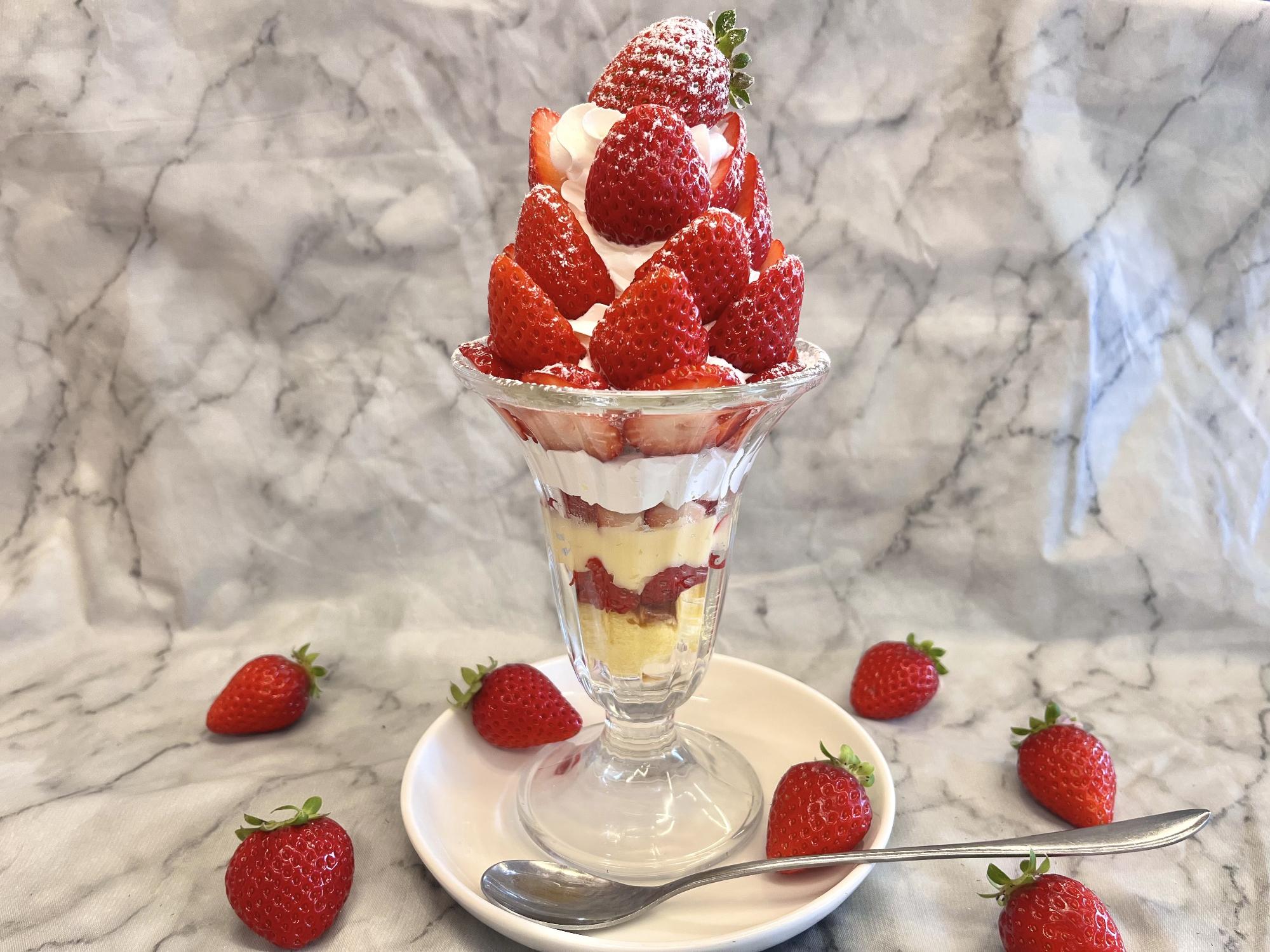 いちごパフェ