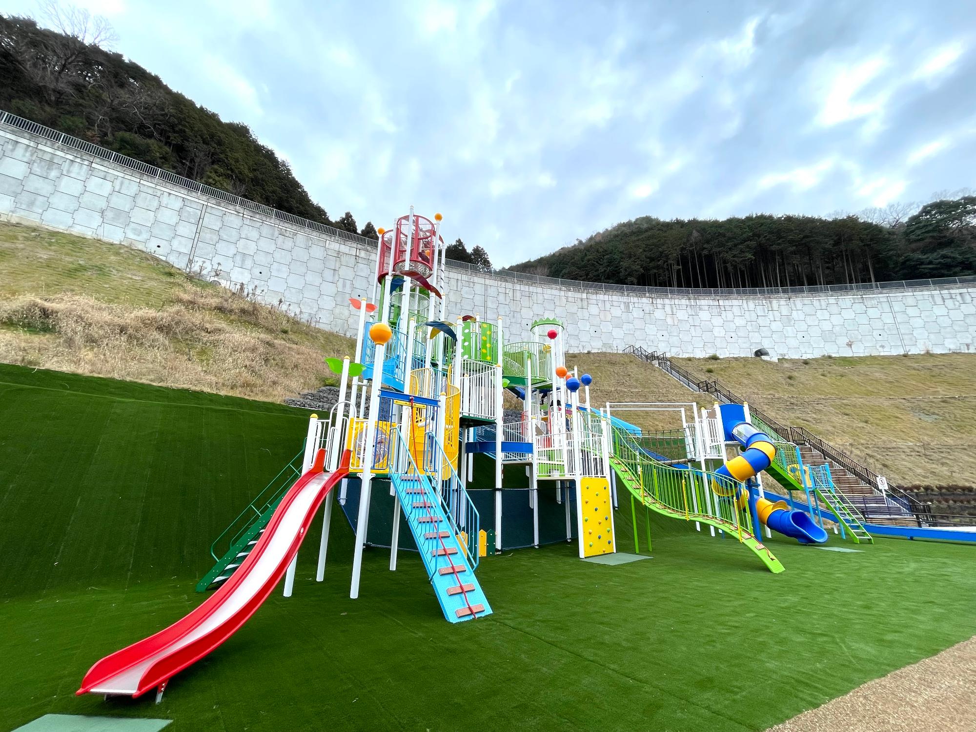 槇尾こもれびの森大型遊具