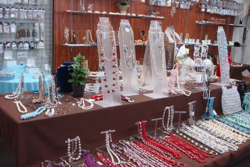 日本人造真珠硝子細貨工業組合展示場 （リアーナ）