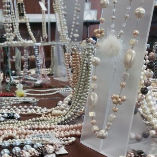 日本人造珍珠玻璃制品工業組合展示場 (Rihanna)